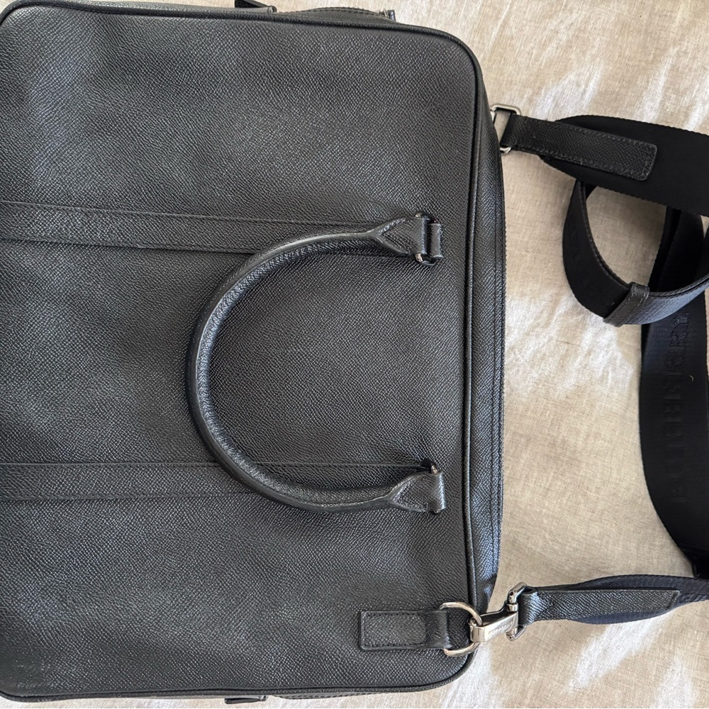 Burberry Black Laptop Bag with Textured Leather and Adjustable Strap - Picture 2 of 8